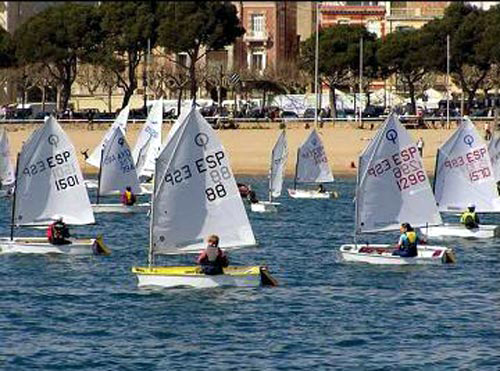 Els esports nàutics són una activitat tradicional a la badia de Palamós.