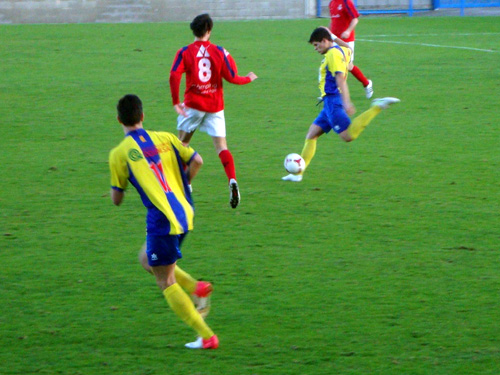 David Batanero en un acció del partit contra el Balaguer. (Foto: Sergi Cortés)