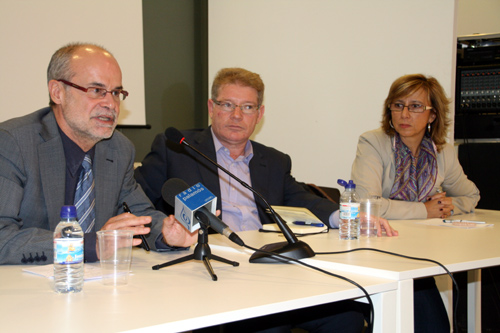 Antoni Castells, Juli Fernández i Teresa Ferrés, en l'acte de dimarts a Palamós.