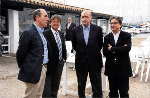 Fernández Díaz va mantenir contacte amb representants de la Cambra de Comerç de Palamós.
