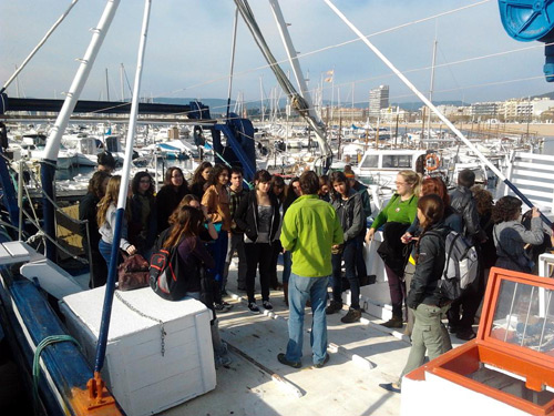 Estudiants de la UAB en l'embarcació Gacela.
