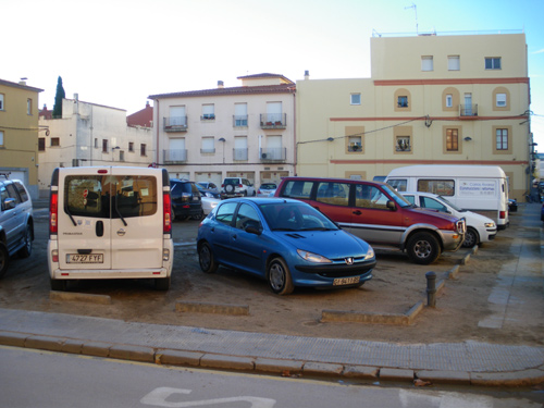 L'aparcament que hi ha actualment al solar de l'Enher.