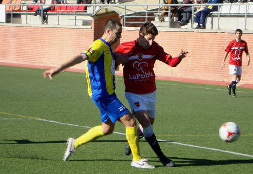 El defensa Chicho, autor del gol, durant el partit d'ahir. (Foto: Sergi Cortés).