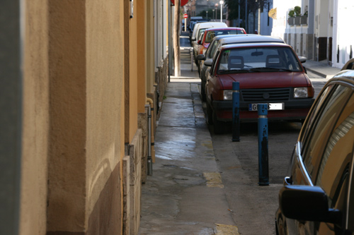 Vorera del carrer Indústria.
