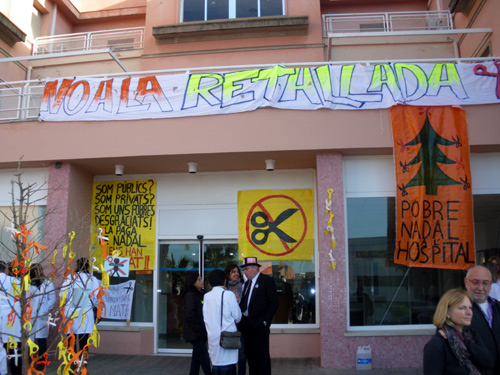 Mobilització del Comitè d'Empresa, ahir a les portes de l'hospital de Palamós.