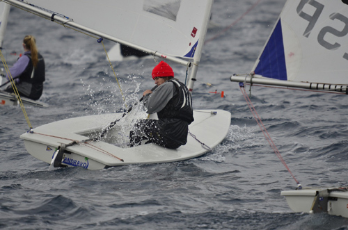 El palamosí Sergi Ferrés en classe Laser Radial.