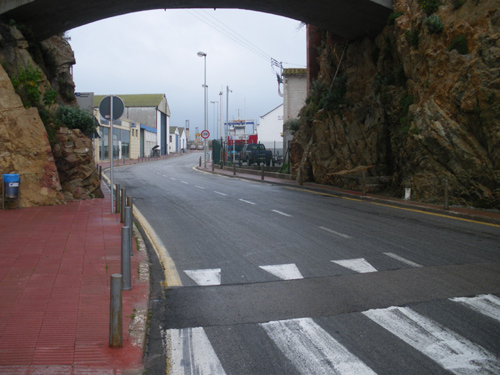 El vial del port es va haver de tallar a causa del temporal.