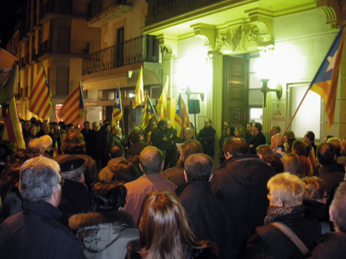 Concentració davant l'Ajuntament.