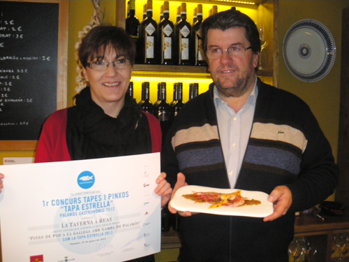 Els propietaris de la taverna '4 rúas' de Palamós.