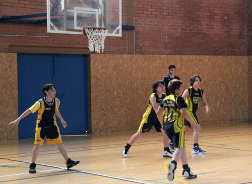 Jugadors de l'equip aleví de l'escola Vila-romà.
