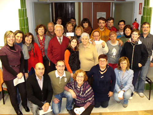 Acte de lliurament dels diners, ahir a l'Ajuntament de Palamós.