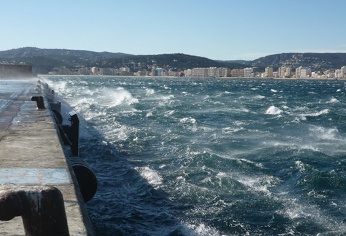 Temporal de mar a Palamós, ahir diumenge. (Foto: tempspalamos.blogspot).