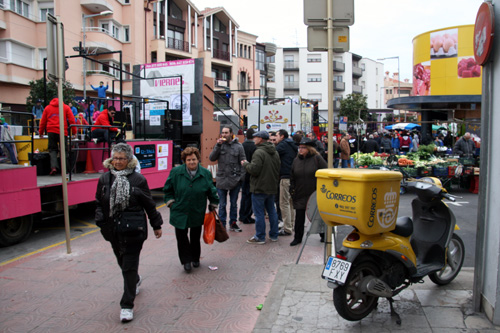 Palamós s'ha despertat avui al ritme de les colles de Carnaval.