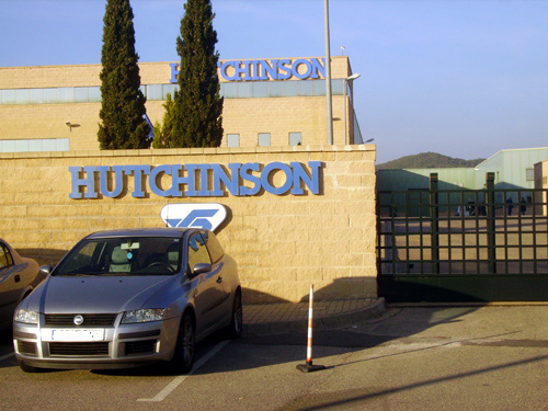 Entrada a la fàbrica de Hutchinson al paratge de La Pietat.