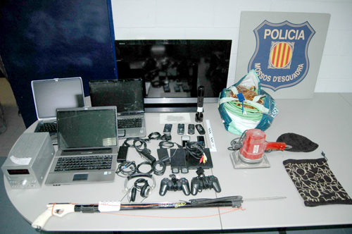 Els objectes intervinguts pels Mossos d'Esquadra en aquesta operació.