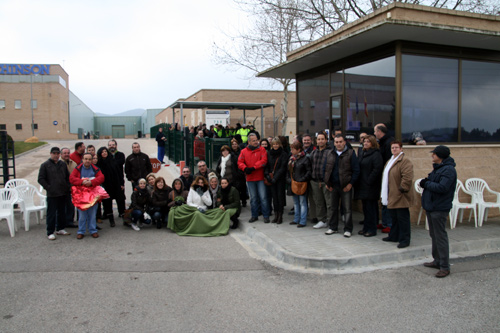 Piquets de treballadors de Hutchinson, aquest matí a l'entrada de la fàbrica.