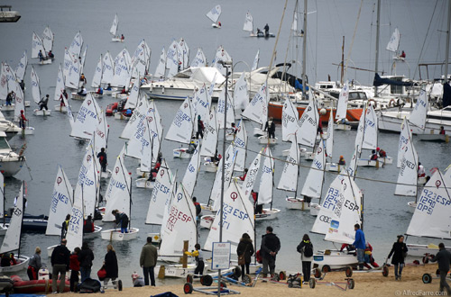 El Vila de Palamós Optimist Trophy ha convocat una multitud de participants. (Foto: Alfred Farré).