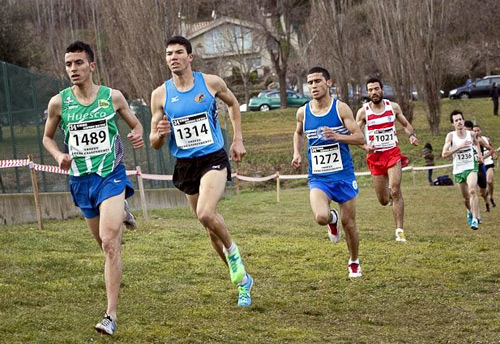 Adel Mechaal, amb el dorsal 1314, en el cros de Vic. (Foto: www.osona.com).
