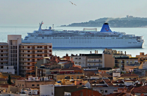 El Thomson Dream farà nou escales a Palamós durant el 2013. (Foto: Anna Pérez).
