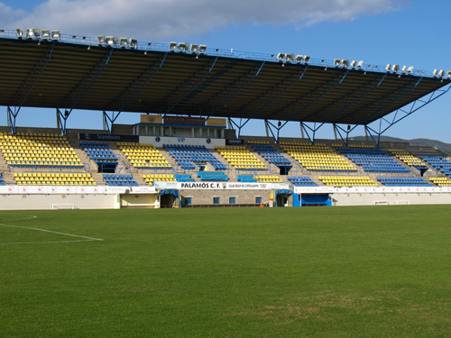 El Palamós CF rep el Castelldefels al Nou Estadi Municipal.