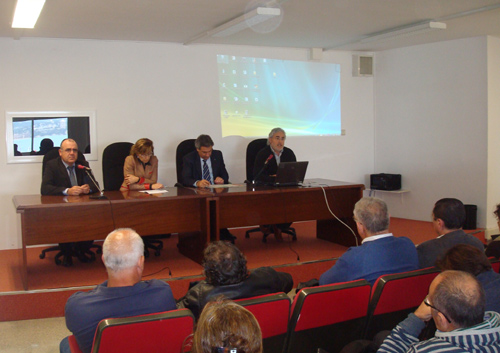 Científics i pescadors van debatre sobre el futur de la gamba.