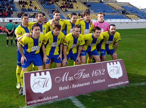 L'equip del Palamós CF que ahir es va enfrontar al Castelldefels. (Foto: Sergi Cortés).