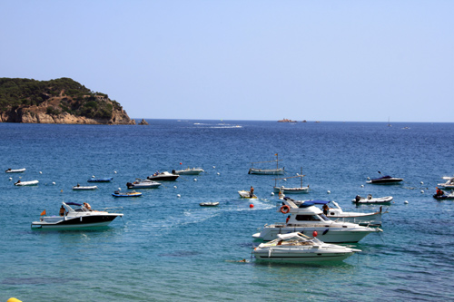 Abalisament davant la platja de La Fosca.