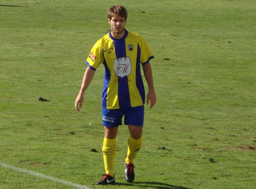 Eduard Subirana en un dels 99 partits que ha jugat fins ara amb la samarreta del Palamós CF. (Foto: Sergi Cortés).