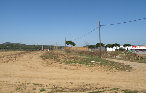 Els terrenys on es vol fer el complex lúdic, en el límit entre Palamós i Vall-llobrega.