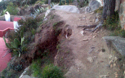 Camí de ronda tallat a S'Alguer.