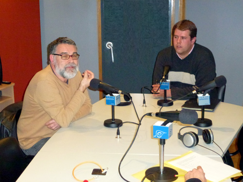 Xavi Mas, al fons, amb Martí Martinench, president del CE Palamós.