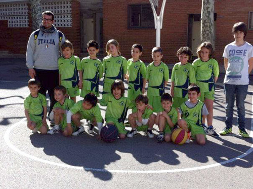 Un dels equips formatius de l'escola Vedruna, que demà acull la trobada d'escoles de bàsquet.