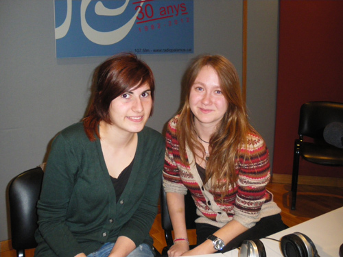 La Laia i la Dasha, als estudis de Ràdio Palamós.
