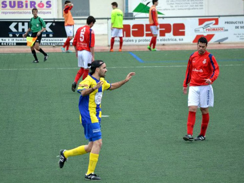 Revert celebrant l'important gol de la victòria. (Foto: S. Cortés)
