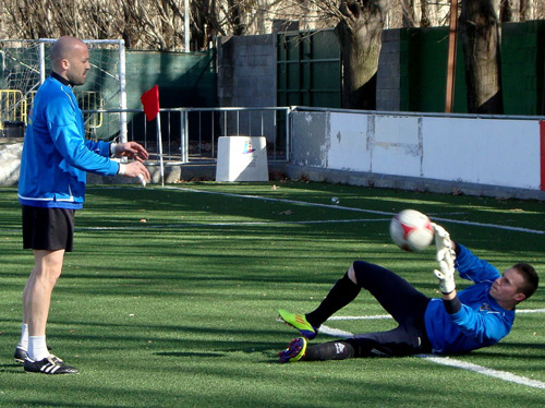 Els dos porters del Palamós, Bayona i Bartrina, en un entrenament.