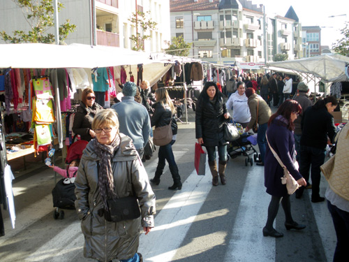 Palamós celebra el seu mercat setmanal cada dimarts.