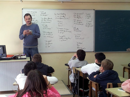 Francesc Miralles, amb alumnes de l'IES Palamós.