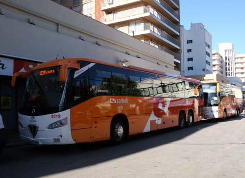 Autobús de la línia Sarfa a la parada de Palamós.