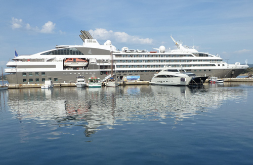 L'Austral, aquest matí al moll de ponent del port de Palamós