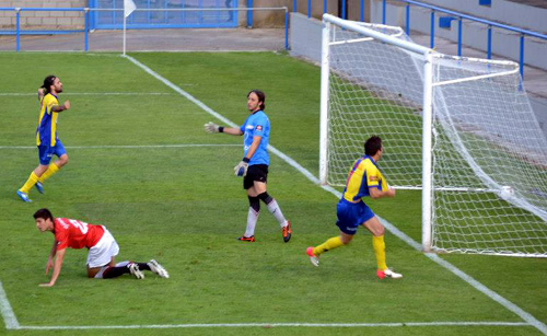 El Palamós CF va golejar ahir la Pobla de Mafumet. (Foto: Josep Cama).