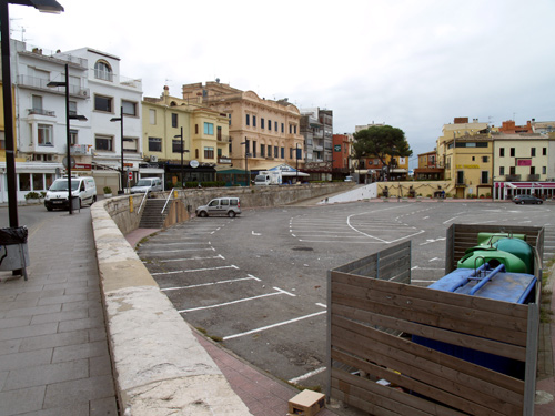 La zona de la Planassa, un centre d'activitat comercial i de restauració a Palamós.