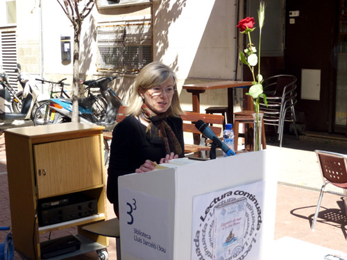 Lectura continuada a la plaça del Forn.