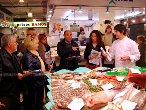 Participants a l'activitat 'Menja't el mercat'.
