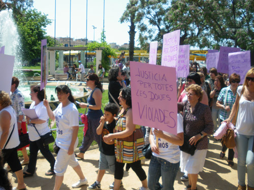 Manifestació a Palamós en suport a la jove violada, l'any passat.
