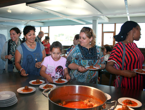 Aquests tallers apropen les diferents cultures que conviuen a Palamós a través de la cuina.