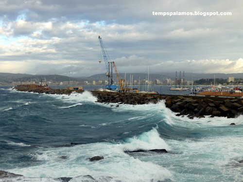 El vent va ser un dels protagonistes meteoròlogics del cap de setmana a Palamós. (tempspalamos.blogspot.com)
