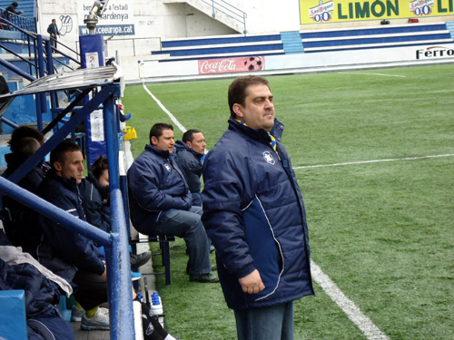 Eduardo Vílchez dirigint l'equip en un partit d'aquesta temporada. (Foto: Sergi Cortés).