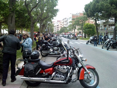 El Moto Club Mohicanos de Palamós organitza la seva trobada anual.