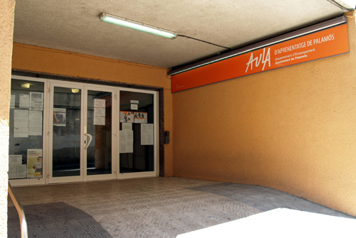 L'Aula d'Aprenentatge, seu de l'Escola Municipal d'Adults de Palamós.