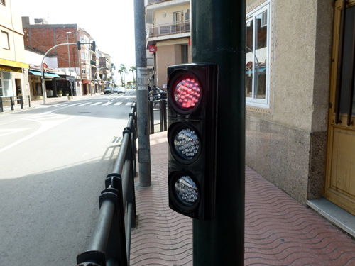 Nou semàfor LED, situat a l'avinguda de l'Onze de Setembre.